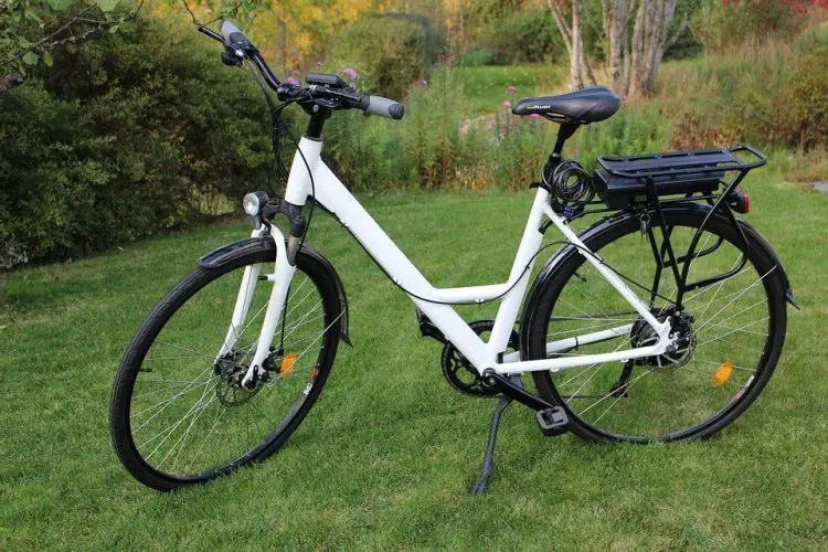 Easy E-Biking - e-bike in nature, helping to make electric biking practical and fun