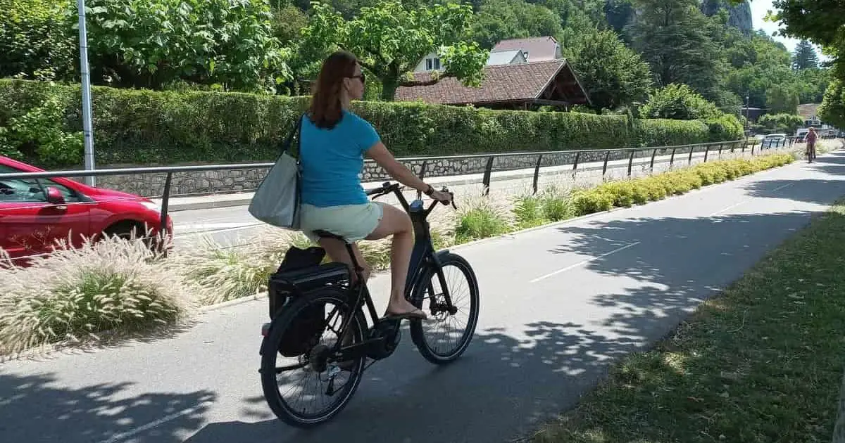 Easy E-Biking - e-bike female cyclist, helping to make electric biking practical and fun