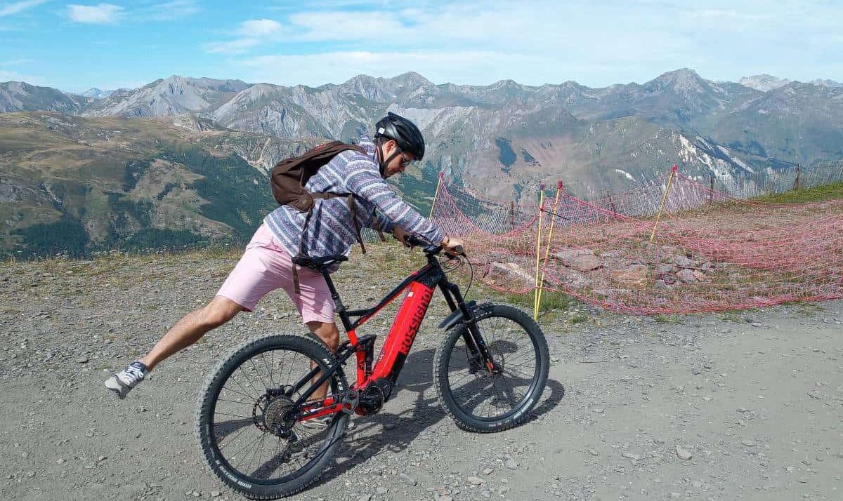 Easy E-Biking - man e-bike mountains, helping to make electric biking practical and fun