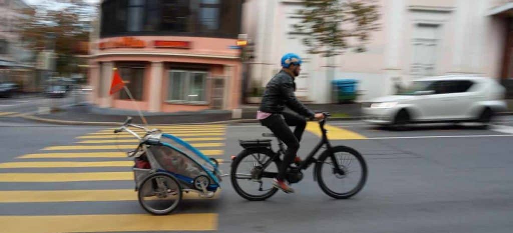Easy E-Biking - e-bike kids trailer street, helping to make electric biking practical and fun