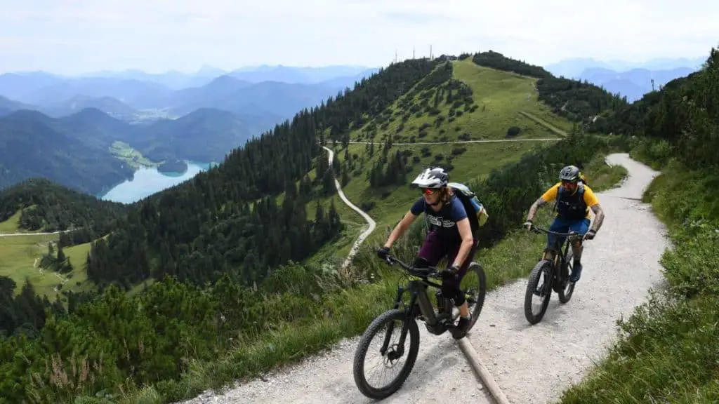 Easy E-Biking - e-bike riders mountains , helping to make electric biking practical and fun