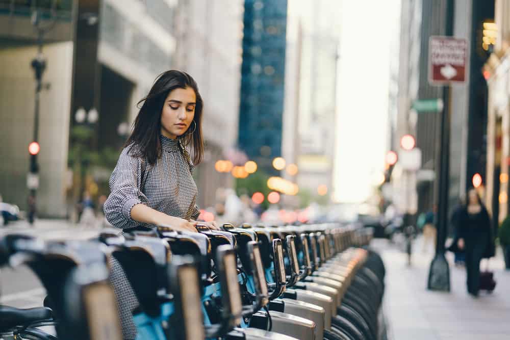 Easy E-Biking - Chicago, Illinois, USA, woman e-bike rental, helping to make electric biking practical and fun