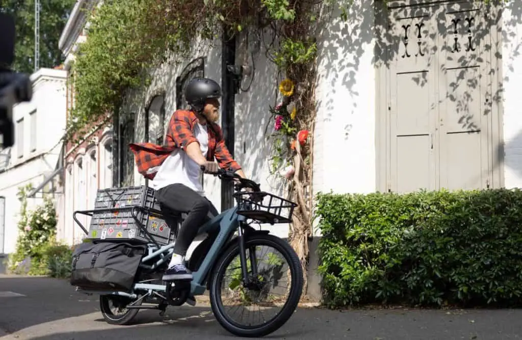 Easy E-Biking - Decathlon Elops R500 cargo electric bike, man, city, helping to make electric biking practical and fun