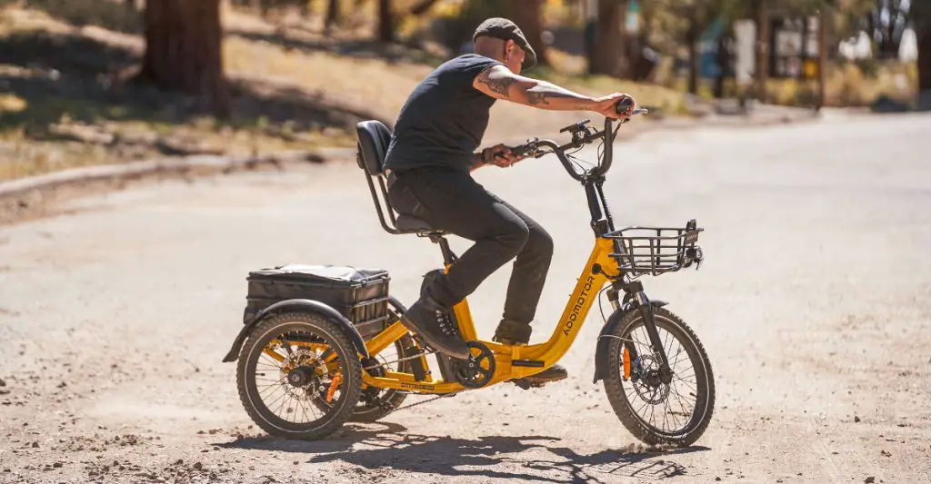 Easy E-Biking - Addmotor Cititri E-310 e-bike man riding, helping to make electric biking practical and fun